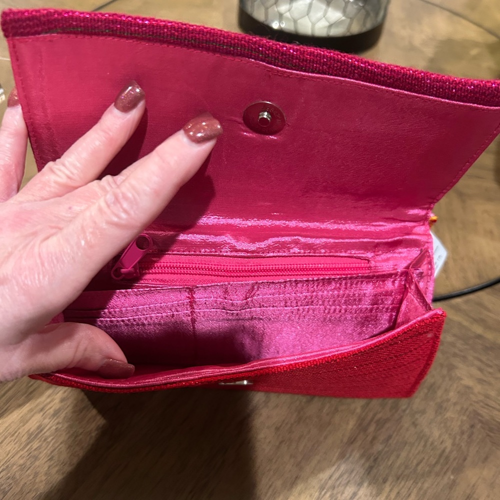 Red Floral Embroidered Women's Cloth Wallet, NWT, Absolutely Gorgeous, 4 x 8. - Picture 9 of 14